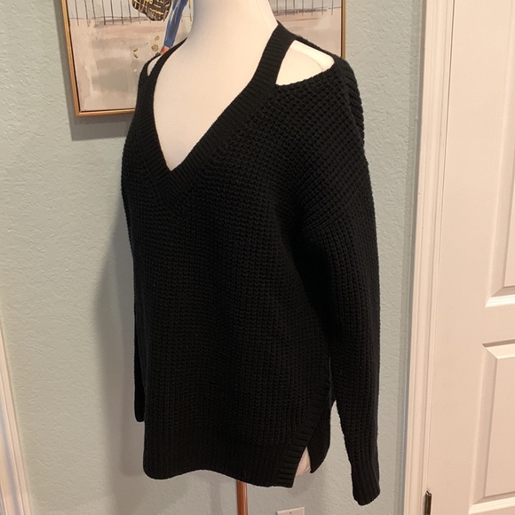 Monrow Slash Cold Shoulder Knit Sweater • Sz L - Picture 15 of 16